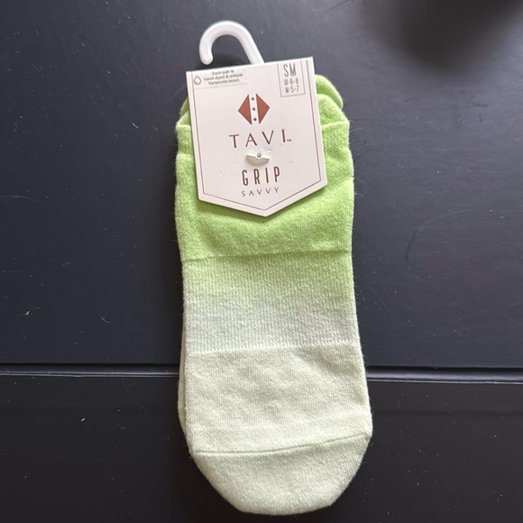 Tavi Noir Savvy green ombré Grip Socks NWT - Picture 1 of 2